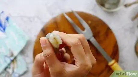 Obrázek nazván Peel and Devein Shrimp Step 13