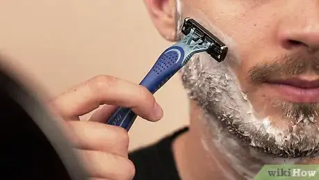 Obrázek nazván Shave Step 9