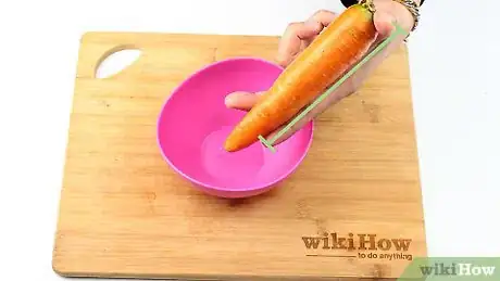 Obrázek nazván Peel a Carrot Step 3