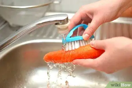 Obrázek nazván Peel a Carrot Step 1