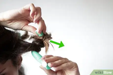 Obrázek nazván Curl Hair Step 26