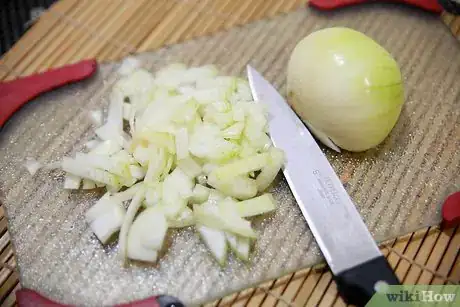 Obrázek nazván Sauté Onions Step 2