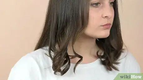 Obrázek nazván Straighten Your Hair Step 10