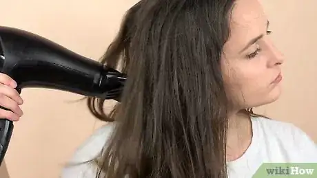 Obrázek nazván Straighten Your Hair Step 1