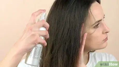 Obrázek nazván Straighten Your Hair Step 2