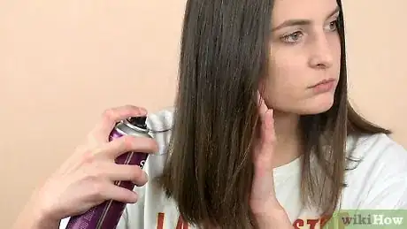 Obrázek nazván Straighten Your Hair Step 22