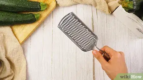 Obrázek nazván Grate Zucchini Step 4