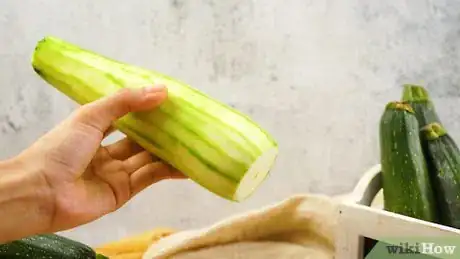 Obrázek nazván Grate Zucchini Step 9